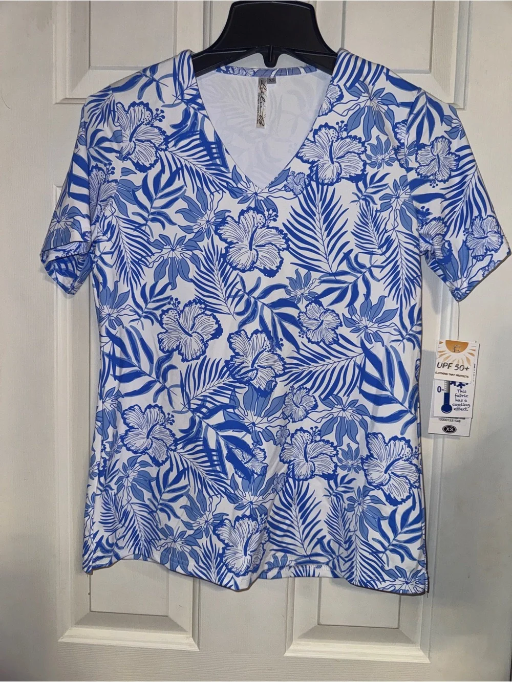 LULU-B Womens short Sleeve Blue Floral Print Top UPF 50+. Size XS. New with tags